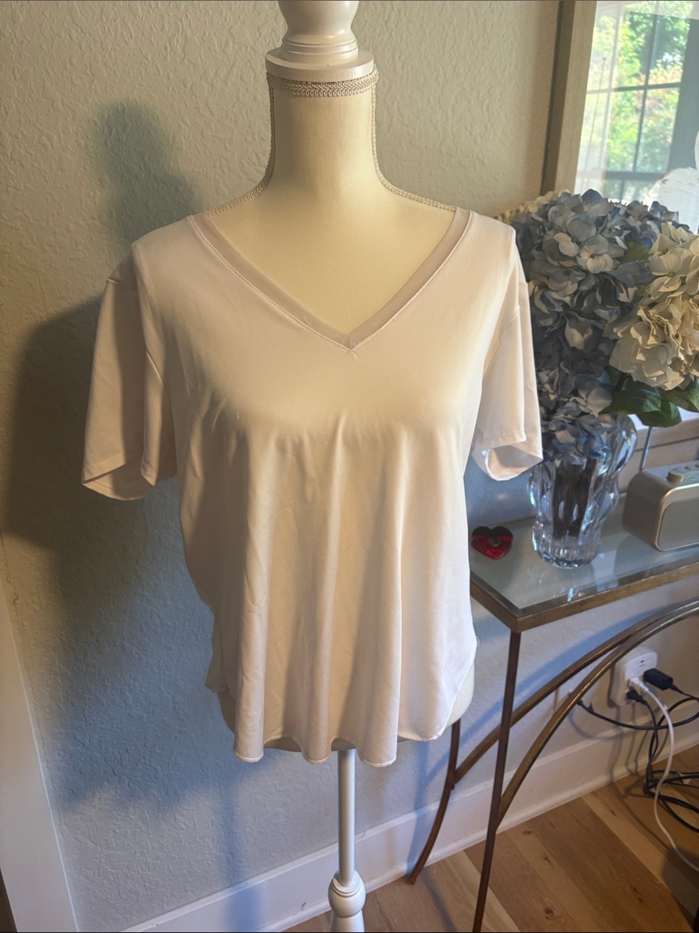 Lucky in Love short sleeve V-neck Tennis or pickle ball T-shirt size XL
